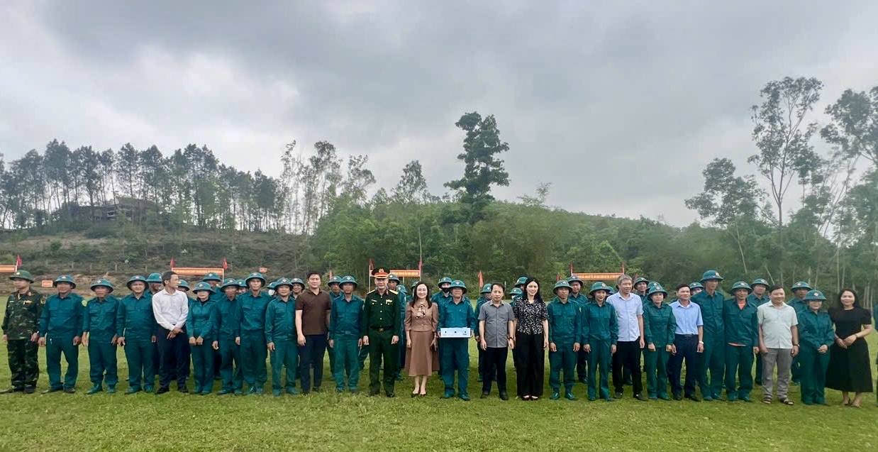 LÃNH ĐẠO XÃ XUÂN LỘC THĂM, ĐỘNG VIÊN LỰC LƯỢNG DÂN QUÂN TỰ VỆ HUẤN LUYỆN NĂM THỨ NHẤT NĂM 2026