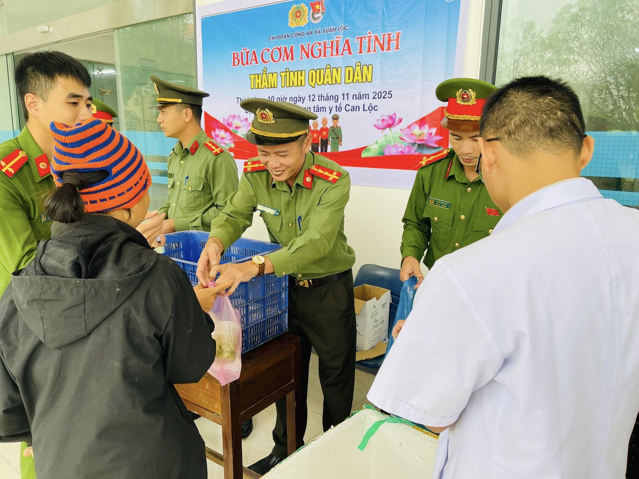 Ấm tình Quân - Dân