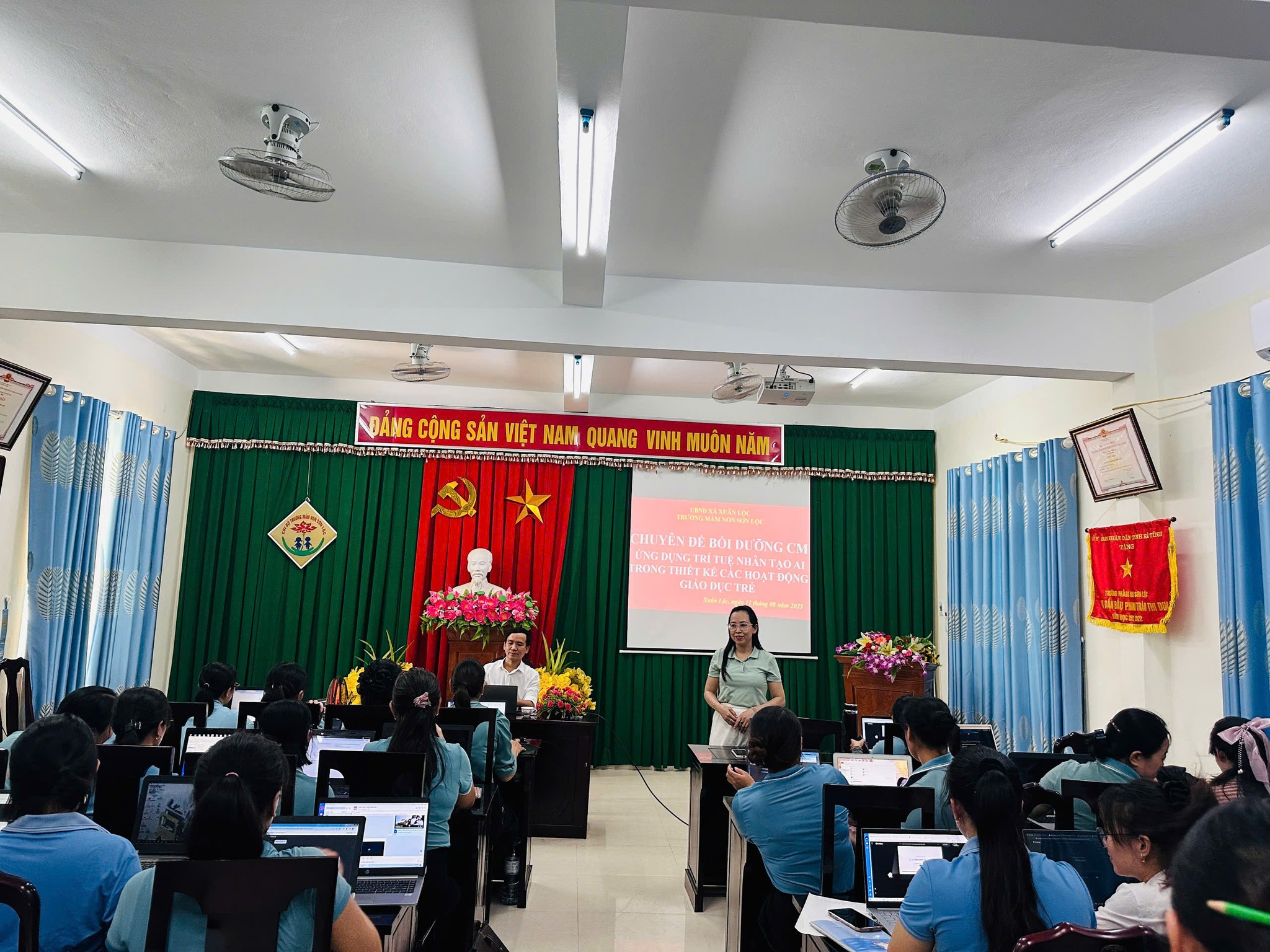 CBGVNV TRƯỜNG MN SƠN LỘC - TÍCH CỰC THAM GIA BỒI DƯỠNG ỨNG DỤNG TRÍ TUỆ NHÂN TẠO AI TRONG THIẾT KẾ CÁC HOẠT ĐỘNG GIÁO DỤC TRẺ