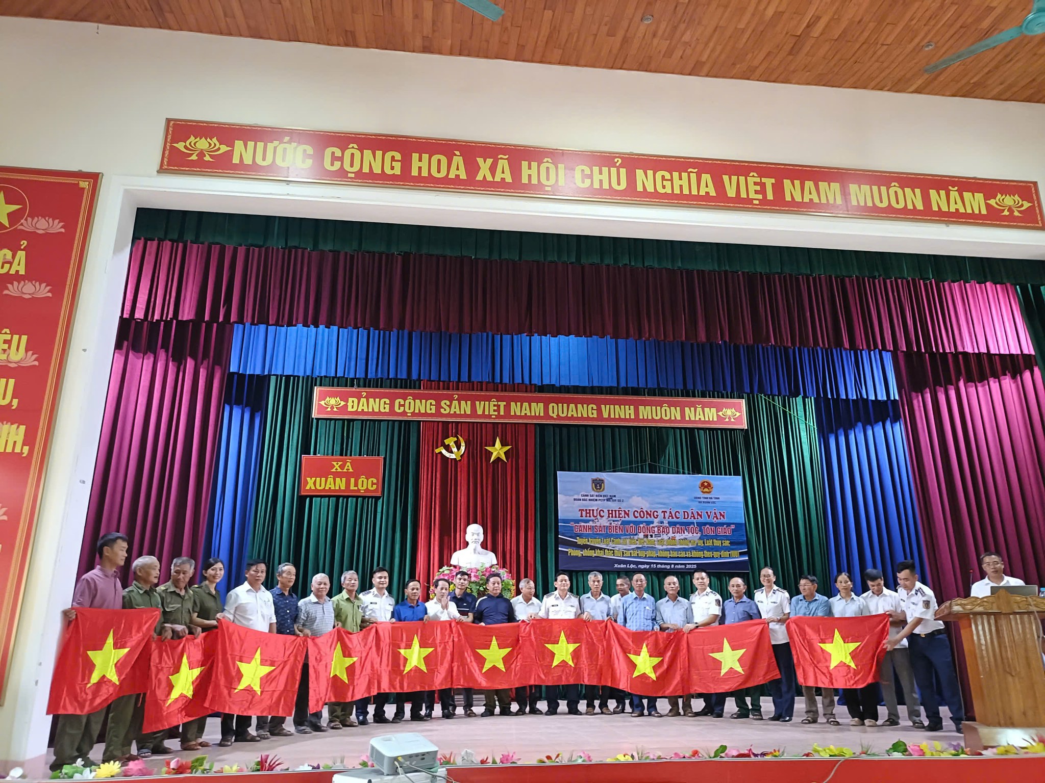 Đoàn Đặc nhiệm phòng chống tội phạm ma tuý số 2/Cảnh sát biển Việt Nam phối hợp với xã Xuân Lộc tổ chức tuyên truyền giáo dục pháp luật gắn với công tác dân vận “Cảnh sát biển với đồng bào dân tộc, tôn giáo”
