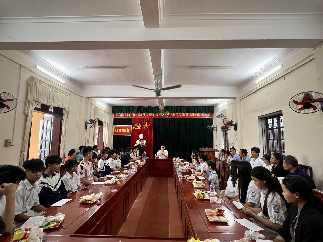 XUÂN LỘC GẶP MẶT ĐOÀN VẬN ĐỘNG VIÊN THAM GIA ĐẠI HỘI ĐIỀN KINH - THỂ THAO CẤP TỈNH NĂM HỌC 2025 – 2026