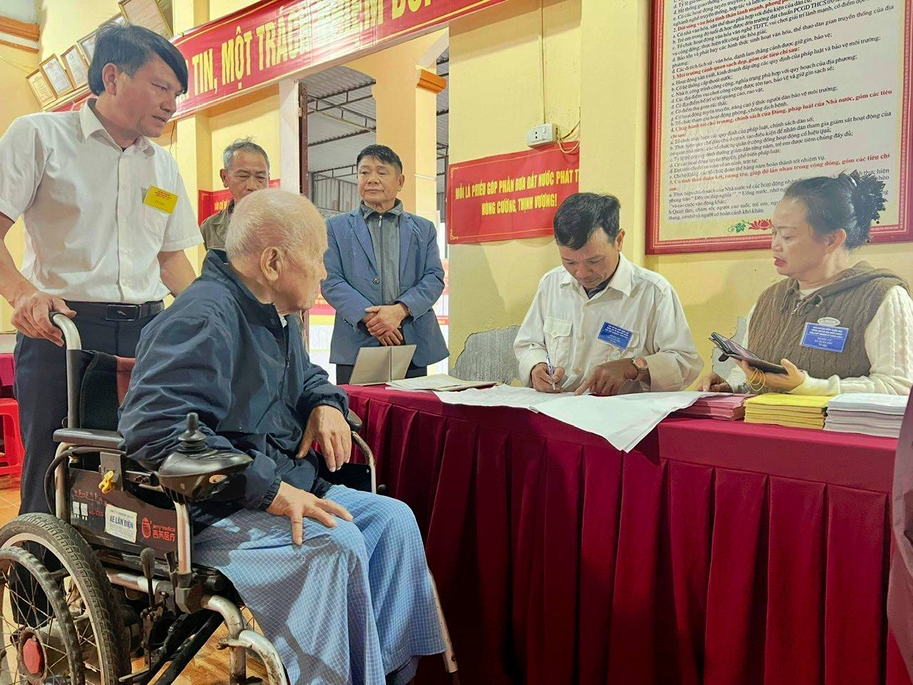  TUỔI CAO GƯƠNG SÁNG GỬI TRỌN NIỀM TIN VÀO LÁ PHIẾU XÂY DỰNG QUÊ HƯƠNG, ĐẤT NƯỚC