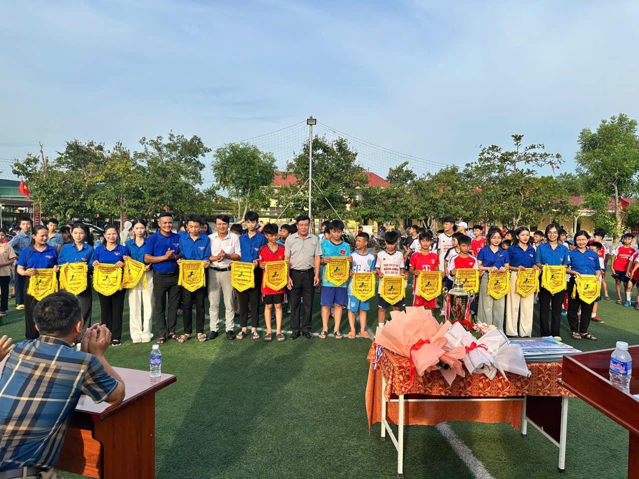 Khai mạc giải bóng đá thiếu niên nhi đồng tiếp sức đến trường 