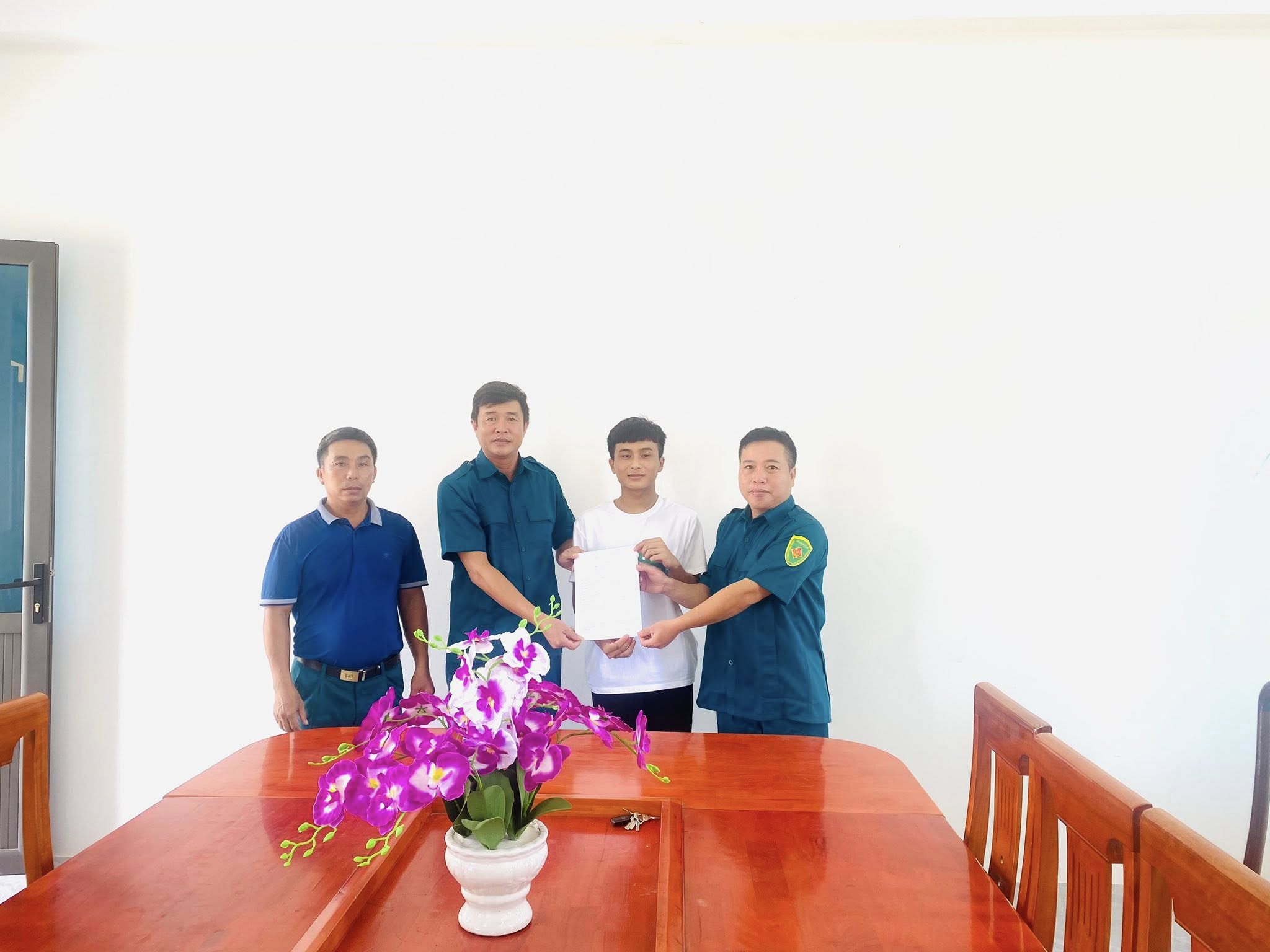 Thanh niên viết đơn tình nguyện tham gia nghĩa vụ quân sự năm 2026 