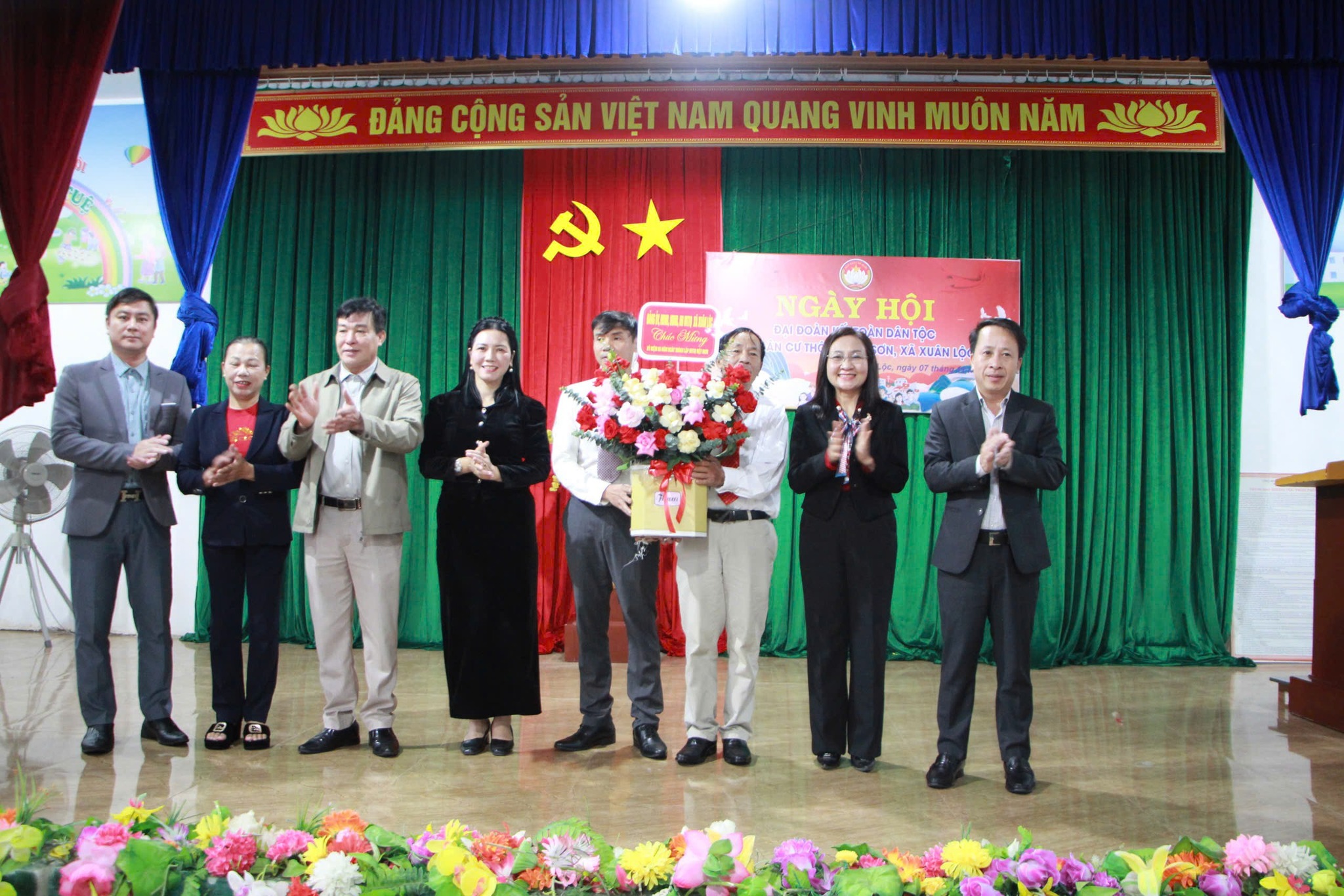 Lãnh đạo xã Xuân Lộc tham dự và chúc mừng Ngày hội Đại Đoàn Kết toàn Dân tộc tại thôn Phúc Sơn, xã Xuân Lộc 